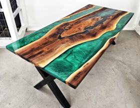 table bois et r&eacute;sine verte sur-mesure elementti